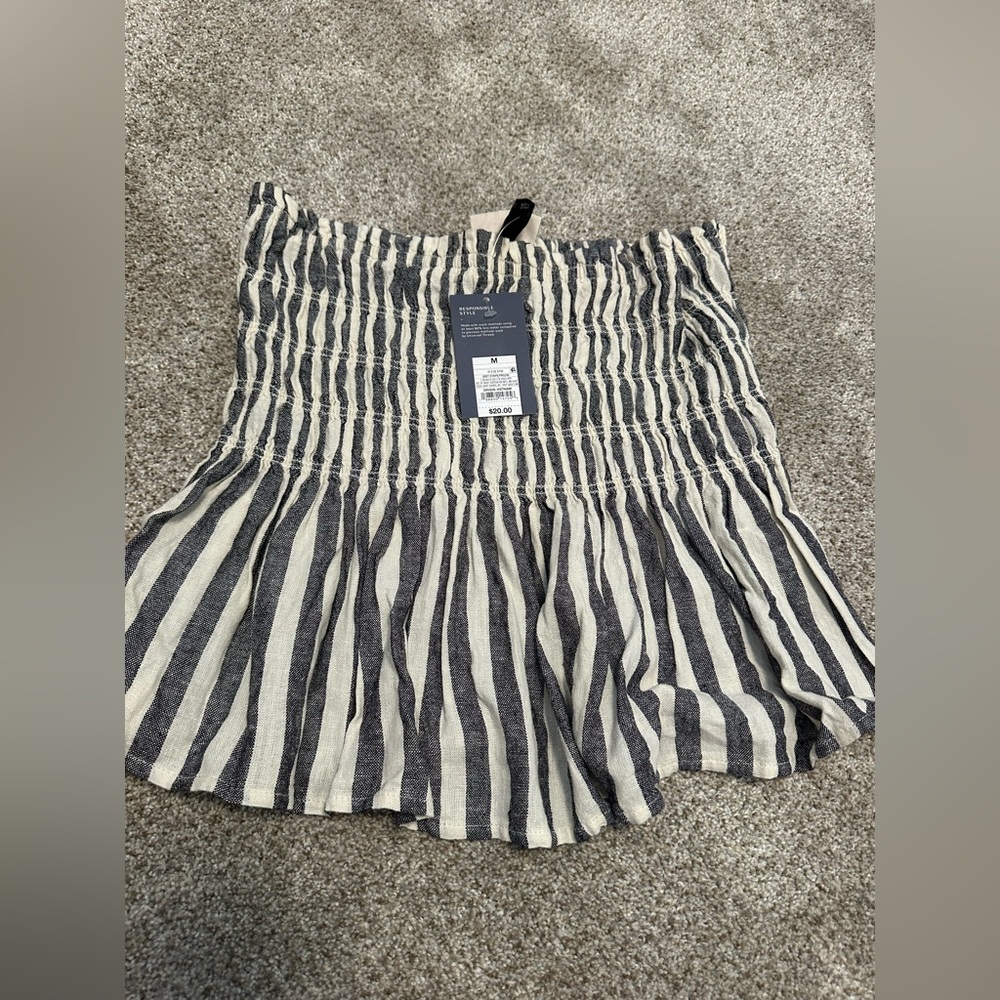 Universal Thread Gray and White Striped Top - Picture 2 of 4